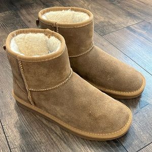 Size 8 Womens ultra mini boots,worn few times, no stains or scuffs